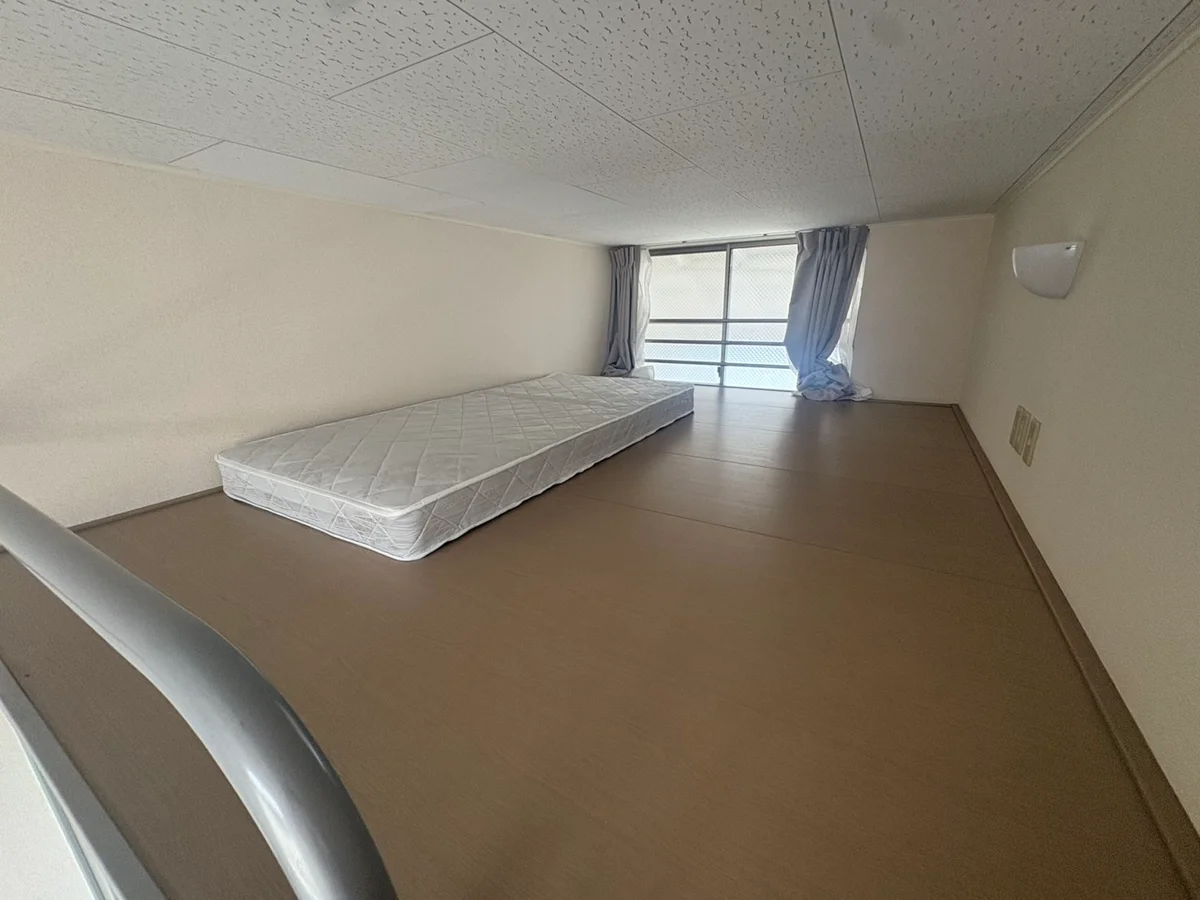 家具家電の準備中です。写真は同タイプの別のお部屋になります。