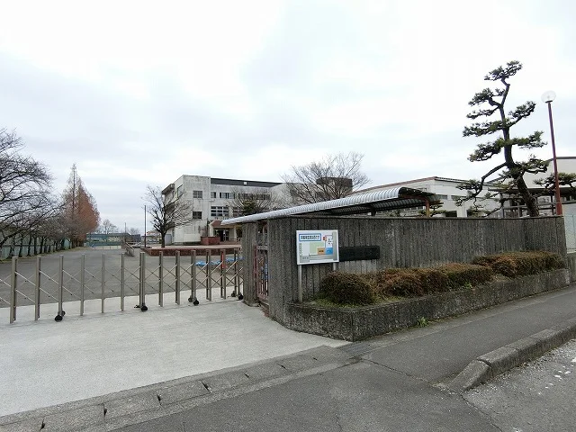 東小学校まで220m