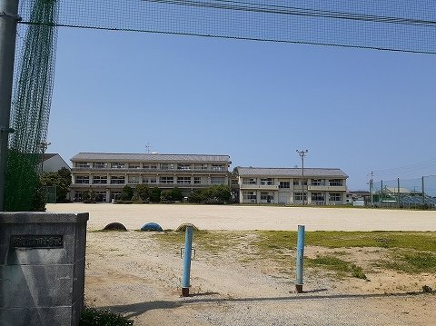 宝田小学校まで1300m