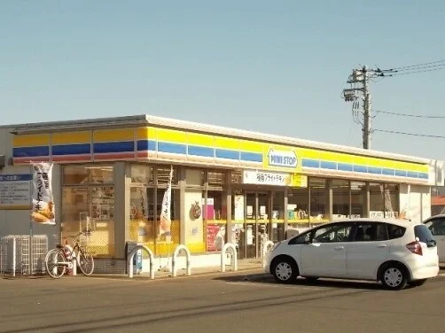 ミニストップ桶川小針領家店まで1300m