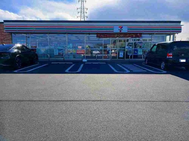セブンイレブン大泉警察前店まで300m