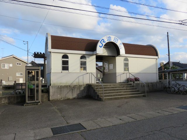 油田駅まで1200m
