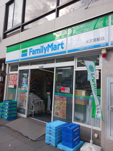 ファミリーマートまで135m