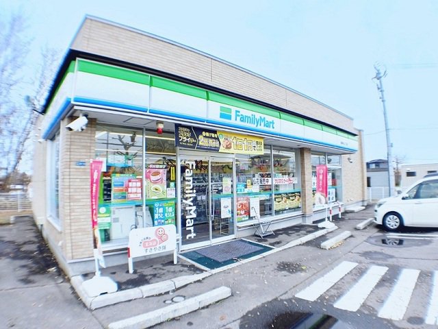 ファミリーマート神山２丁目店まで400m