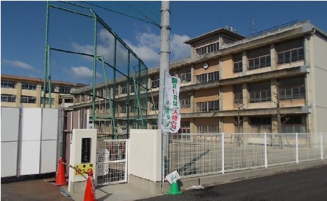 今治市立乃万小学校まで1500m