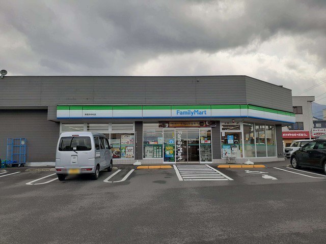 ファミリーマート新居浜中村店様まで900m