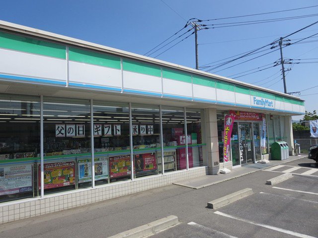 ファミリーマート　里庄里見店まで1500m