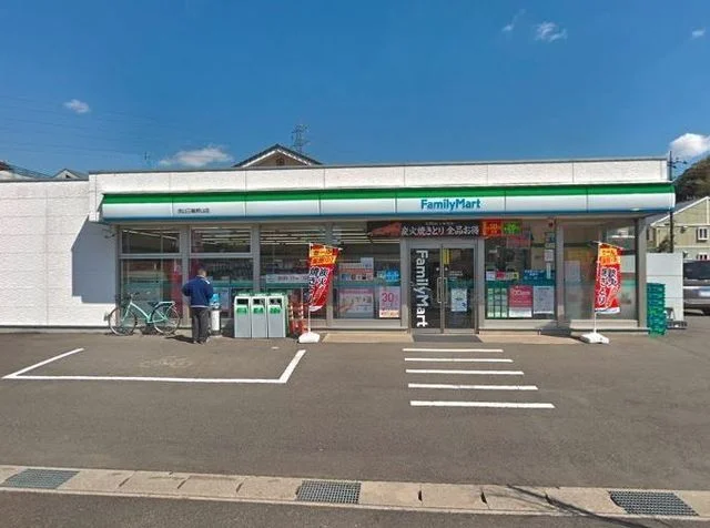 ファミリーマートまで240m
