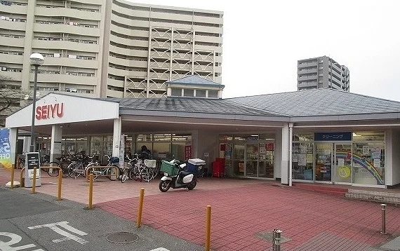 西友 南浦和店まで900m