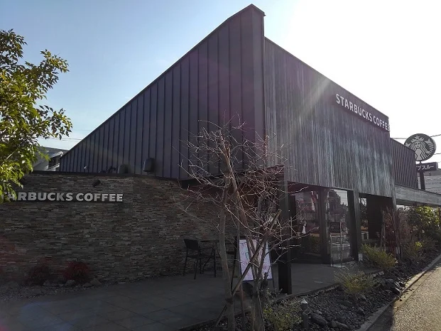 スターバックスコーヒーまで800m