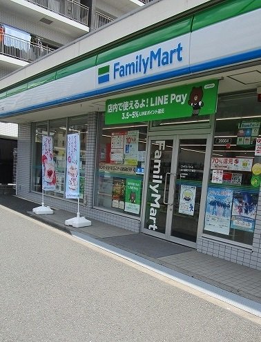 ファミリーマートまで18m