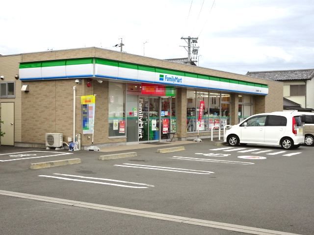 ファミリーマート　静波１丁目店まで450m