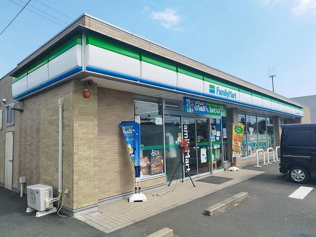 ファミリーマートまで650m