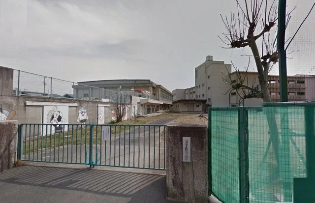 江南市立　布袋小学校まで1600m