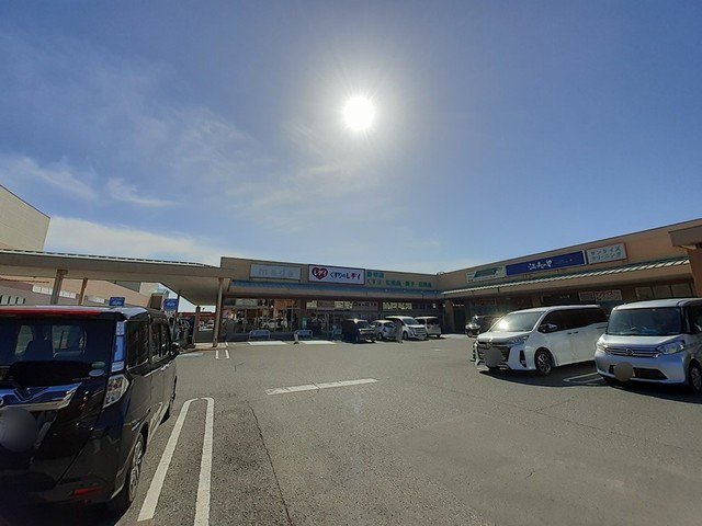 レディ薬局野市店まで422m