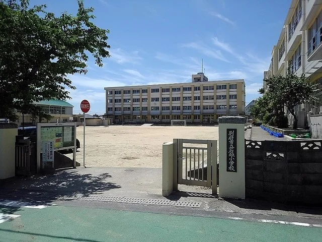 別府市立石垣小学校まで50m