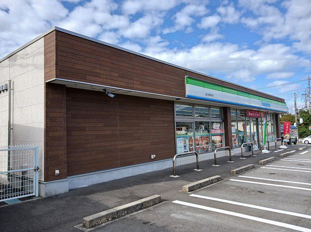 ファミリーマート　富士宮野中店まで500m