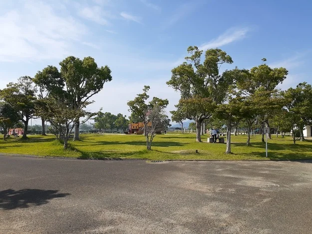 小郡運動公園まで910m