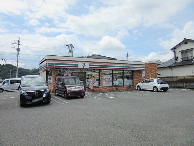 セブンイレブン人吉下青井町店まで600m