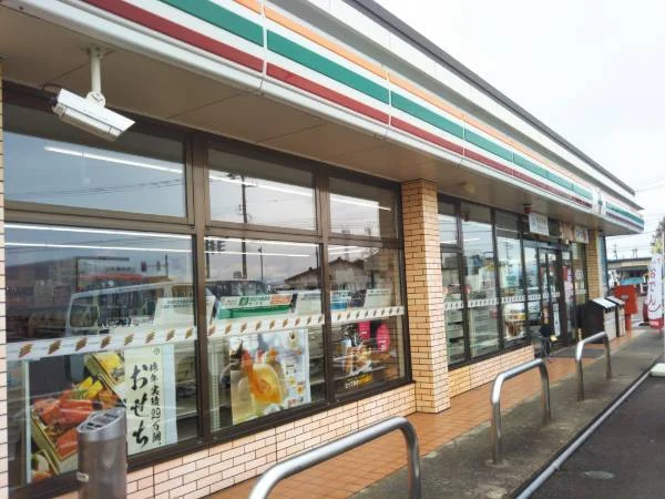 セブンイレブン射水鷲塚店まで500m