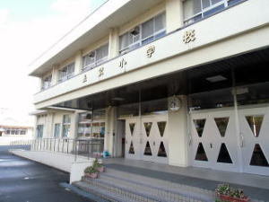 長畝小学校まで60m