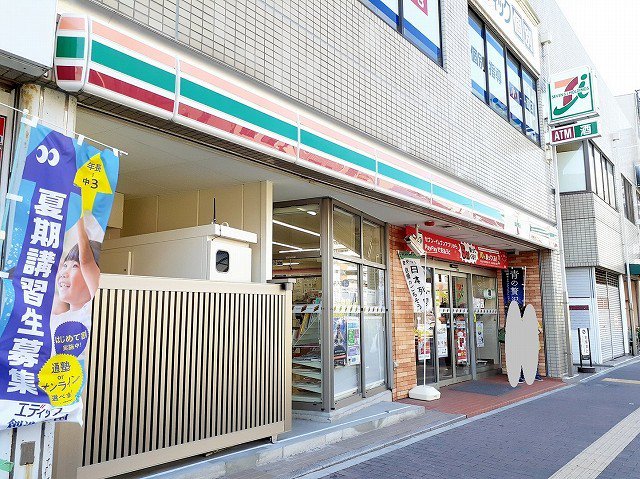 セブンイレブン神戸板宿駅前店まで240m