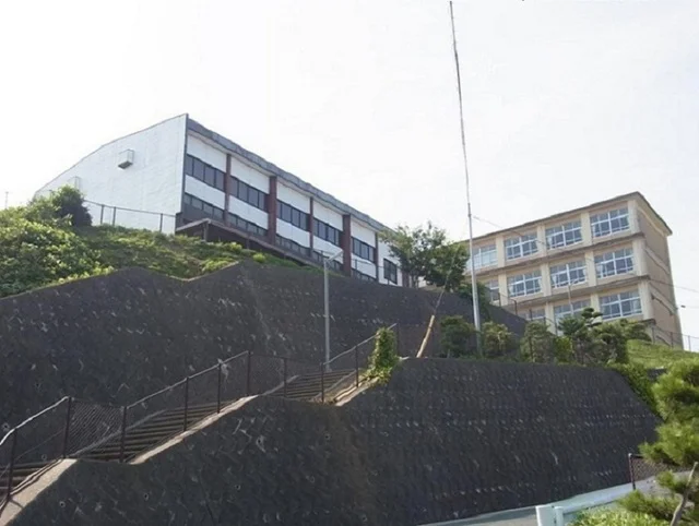 浜松市立入野中学校まで550m