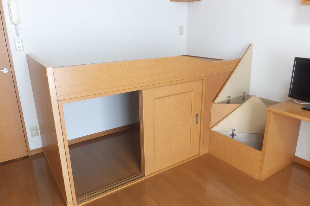ベット下大型収納付き