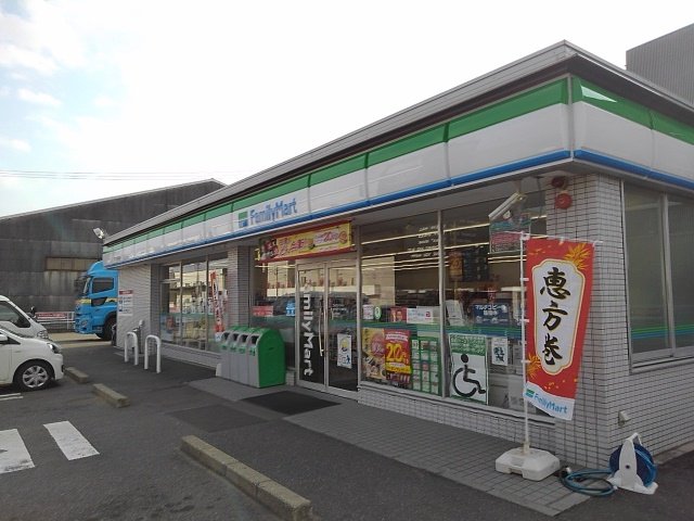 ファミリーマート三ツ谷東町店まで1000m