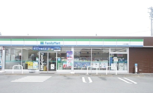 ファミリーマートいせ大湊店まで800m