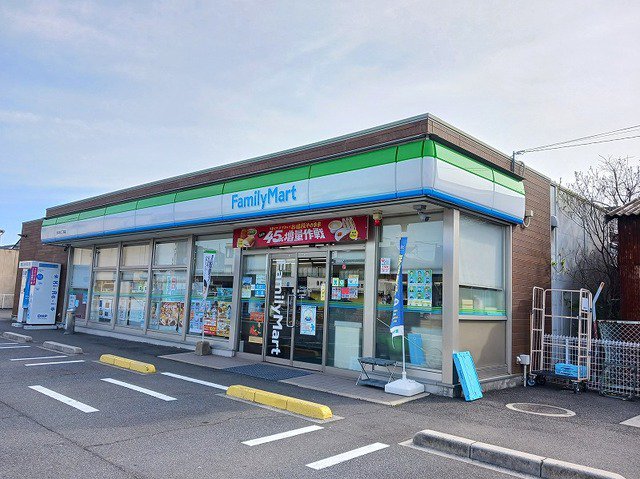 ファミリーマート光中央２丁目店まで900m