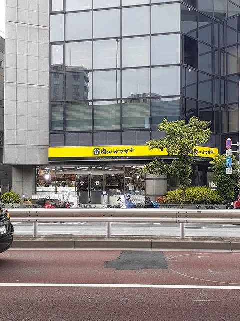 肉のはなまさまで325m
