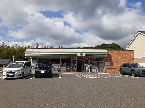 セブン-イレブン 伊万里松島町まで270m