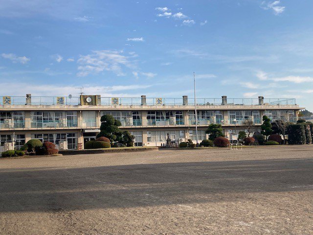 七井小学校まで390m
