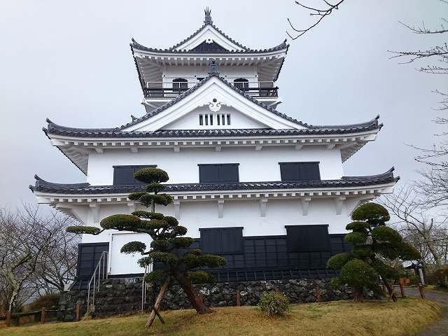 南総里見八犬伝縁の地・館山城跡まで3400m