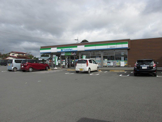 ファミリーマートまで850m