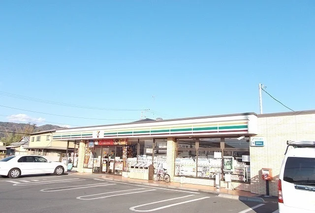 セブンイレブン別堀店まで210m
