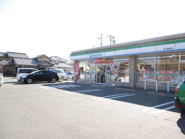 ファミリーマートまで1100m