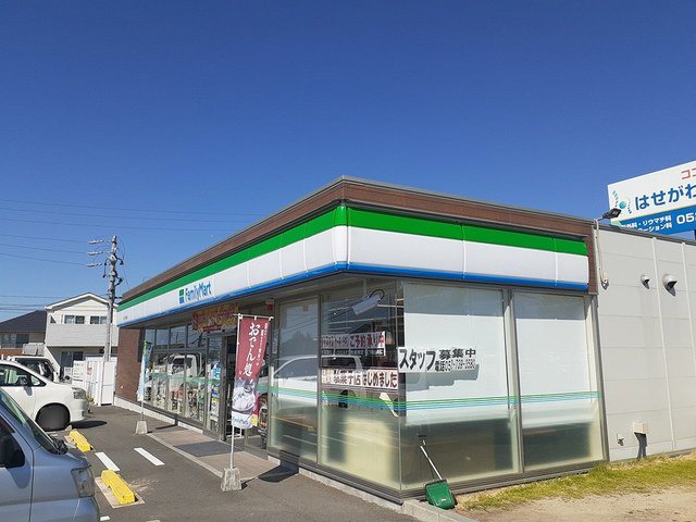 ファミリーマートまで450m