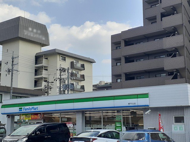 ファミリーマートまで602m