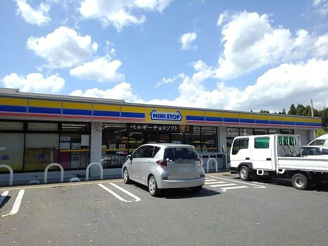 ミニストップ菰野庁舎前店まで400m
