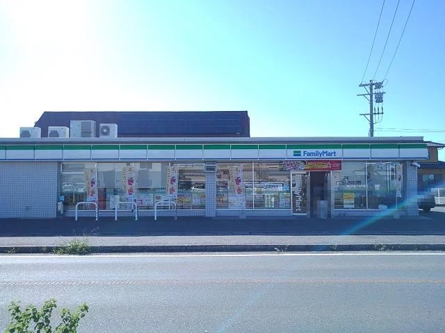 ファミリーマート楠町東店まで850m