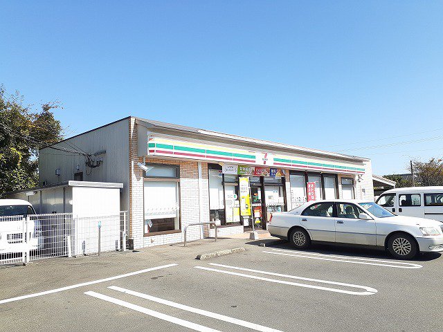 セブンイレブン綾入野店まで550m