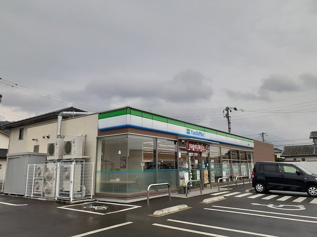ファミリーマート　鏡店まで450m