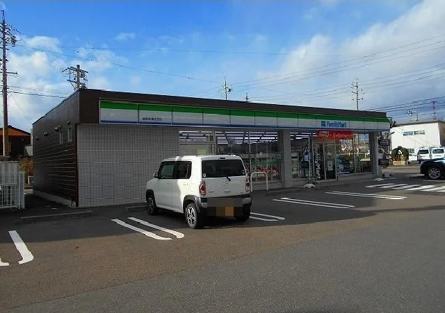 ファミリーマート本巣北方店まで94m