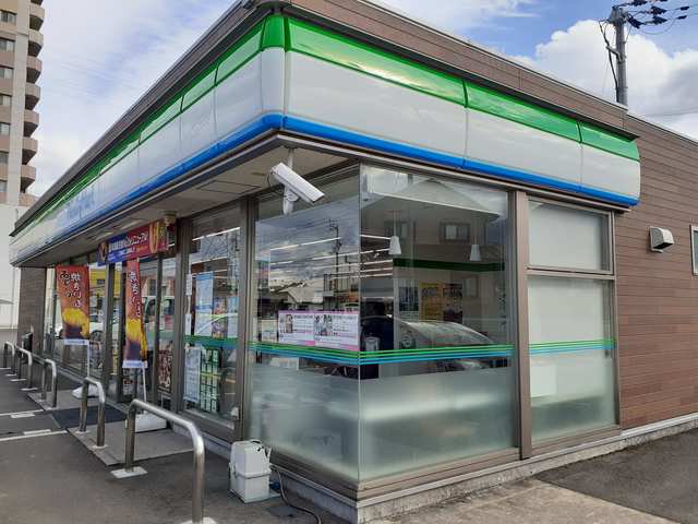 ファミリーマート新居浜萩生店まで1100m