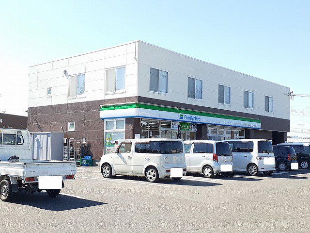 ファミリーマート蓑原店まで400m