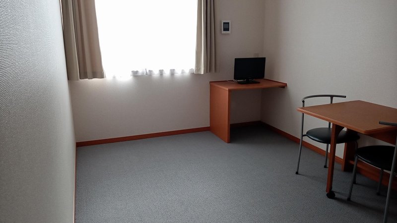 備品は部屋毎に異なります。１Ｆのみフローリング。