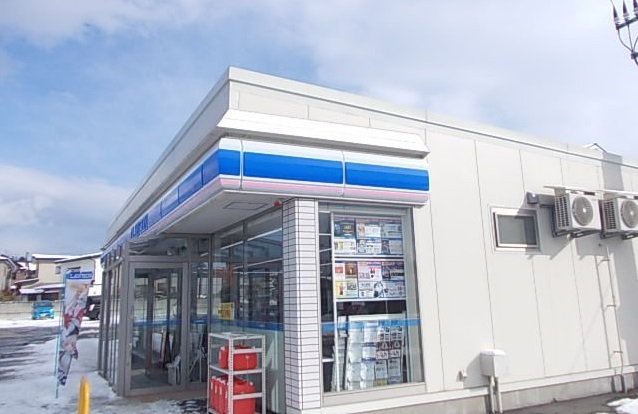 ローソン八戸新井田横町店まで300m