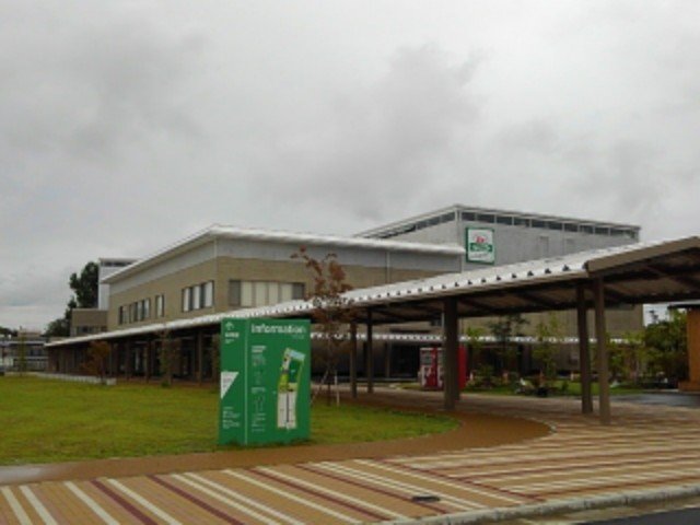 袋井市総合体育館まで290m